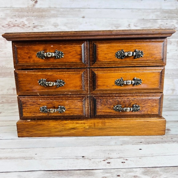 Vintage Musical vintage wooden jewelry box/Jewlery Organizer/gift for her